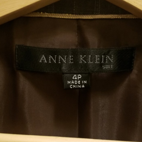 Hourglass Wool blazer in Grey Pinstripe - Picture 3 of 4